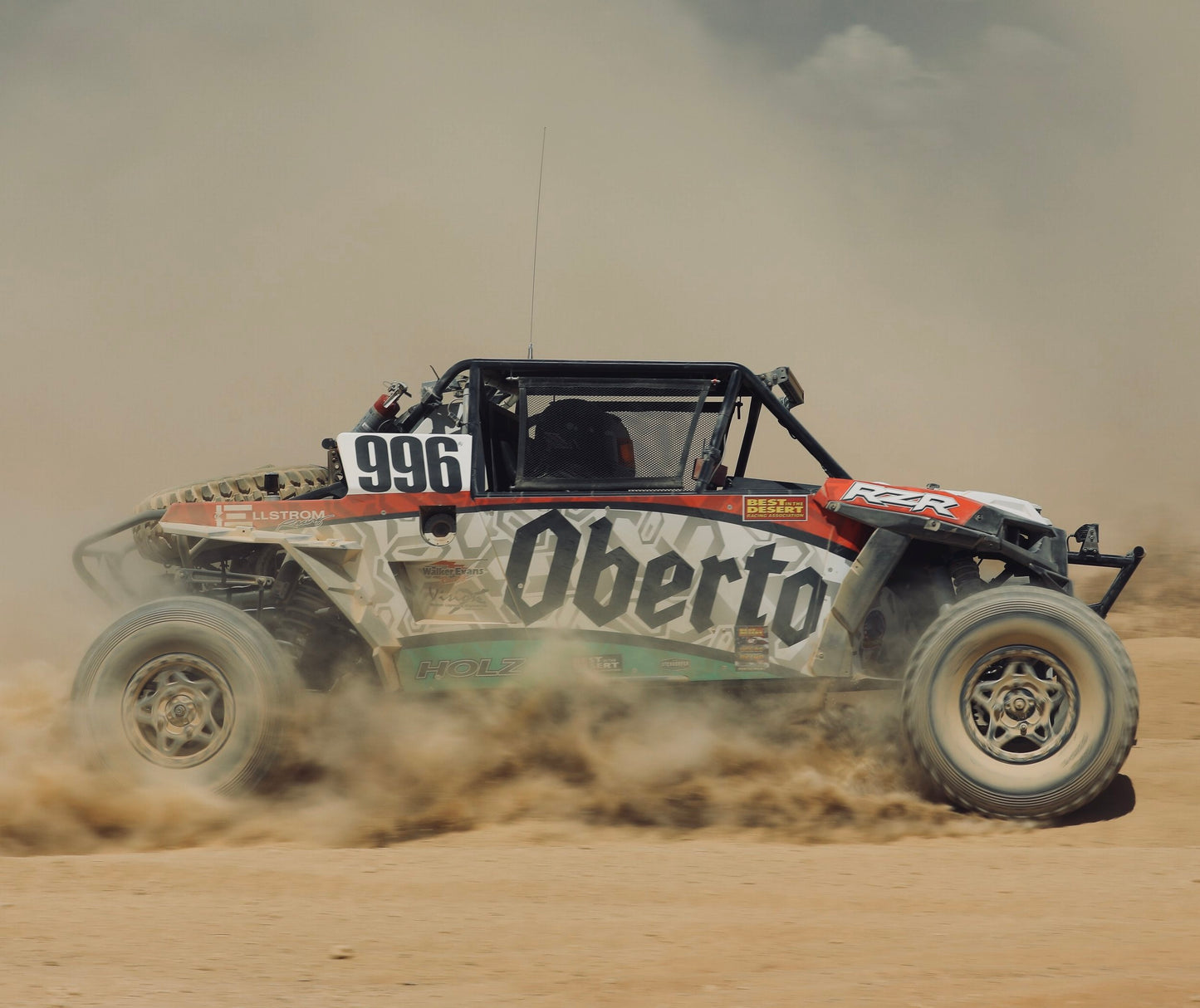 Oberto UTV stirs up dust mid-race.